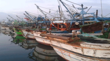 استمرار توقف حركة الملاحة والصيد بميناء البرلس وسواحل كفر الشيخ لسوء الطقس